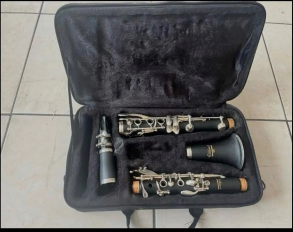 Elkhart Clarinet B flat still available - Image 3