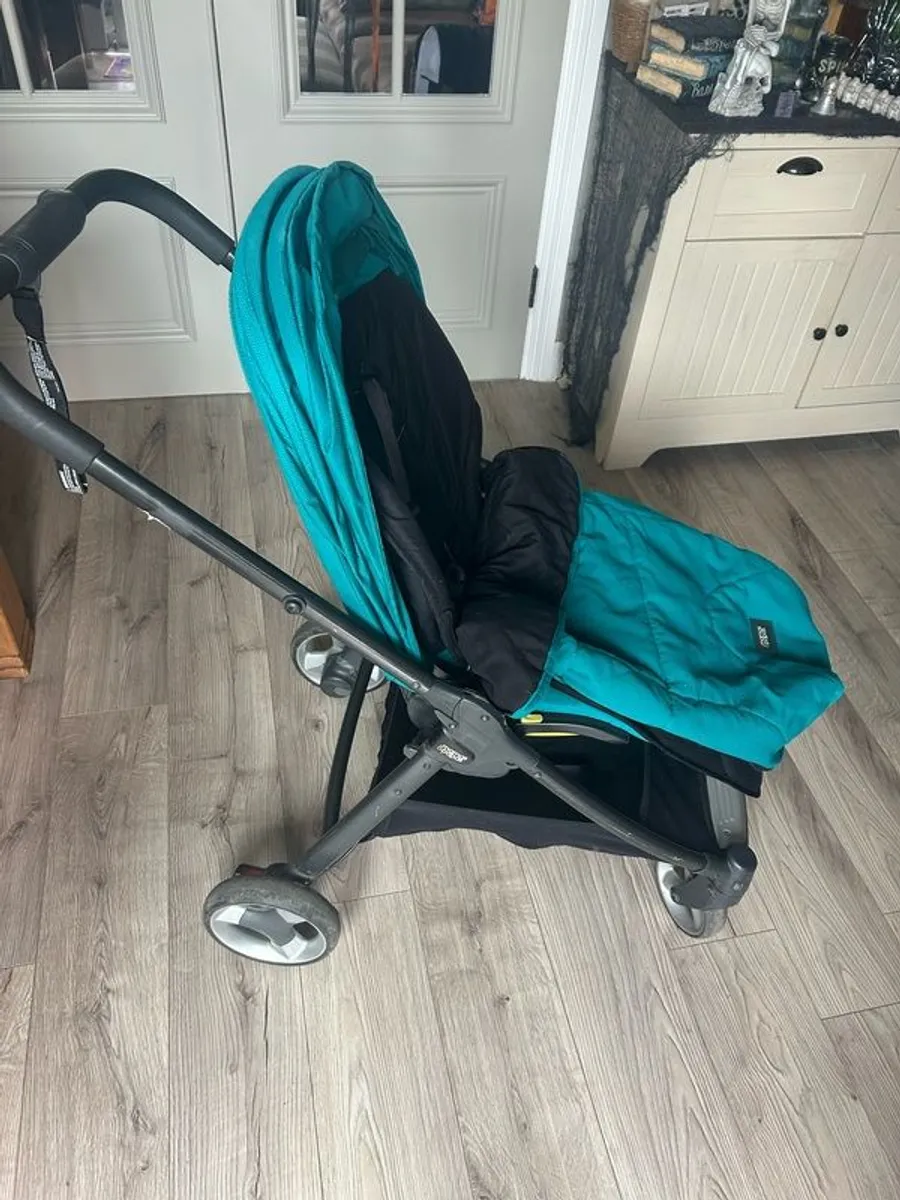 Travel system 3 in 1 + isofix car seat base - Image 2