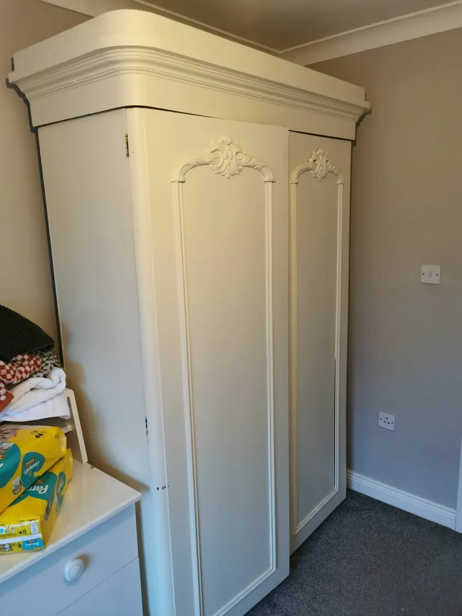 Antique wardrobe - Image 1