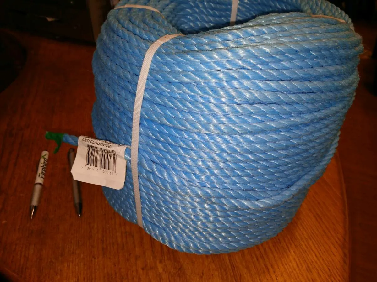 733 feet / 220 m of 10 mm polypropylene rope - Image 1