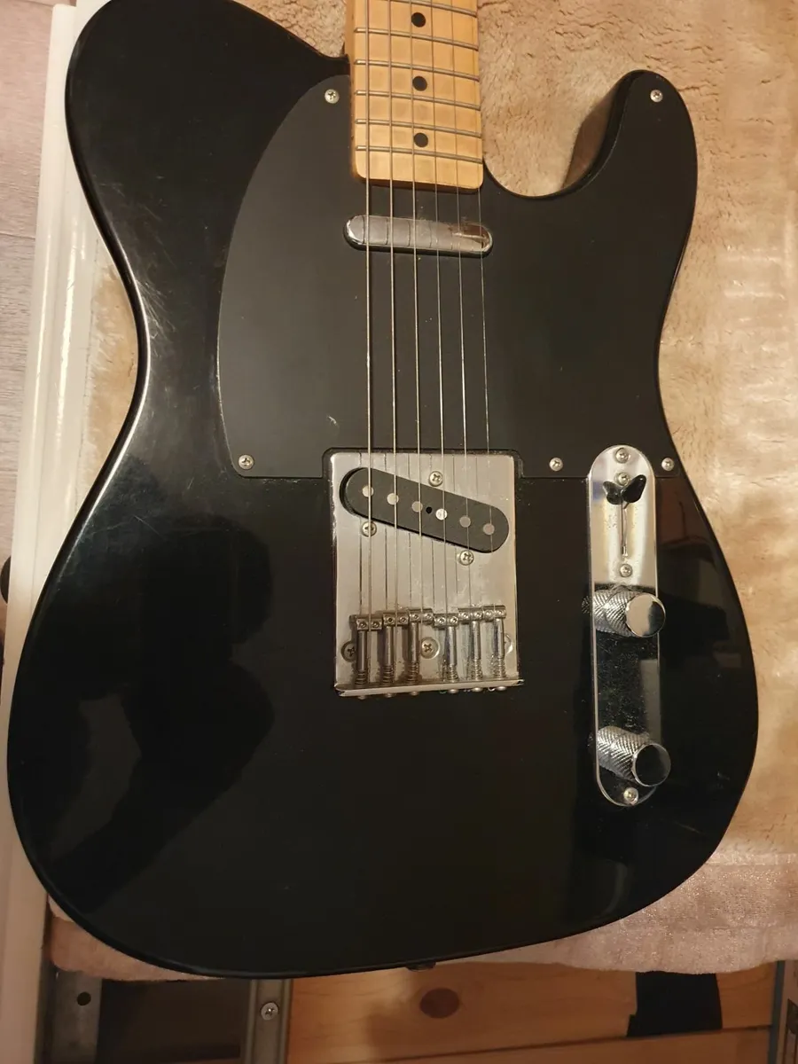 Electric guitar fender - Image 1