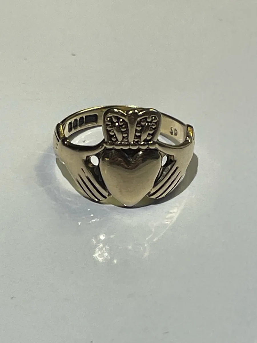 9ct Gold Claddagh Ring - Image 2