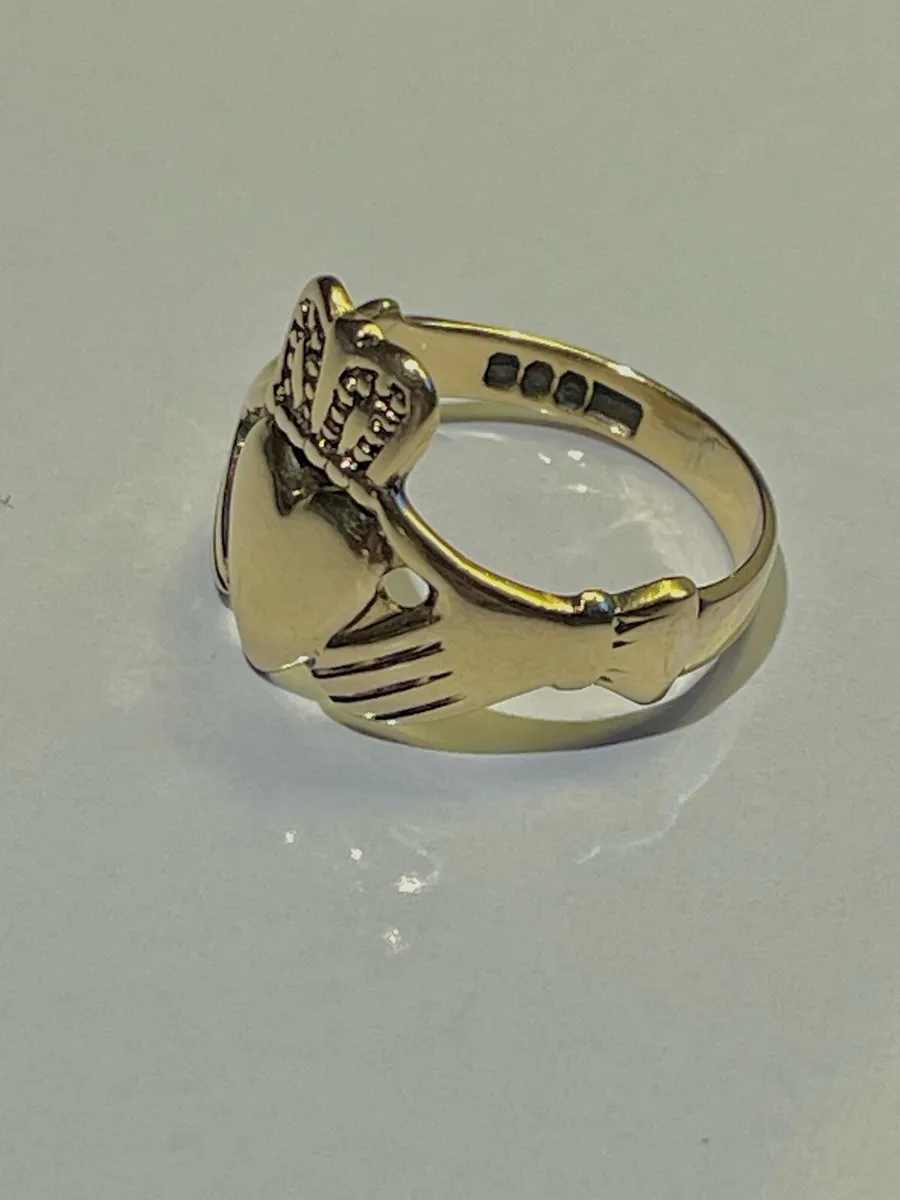 9ct Gold Claddagh Ring - Image 3