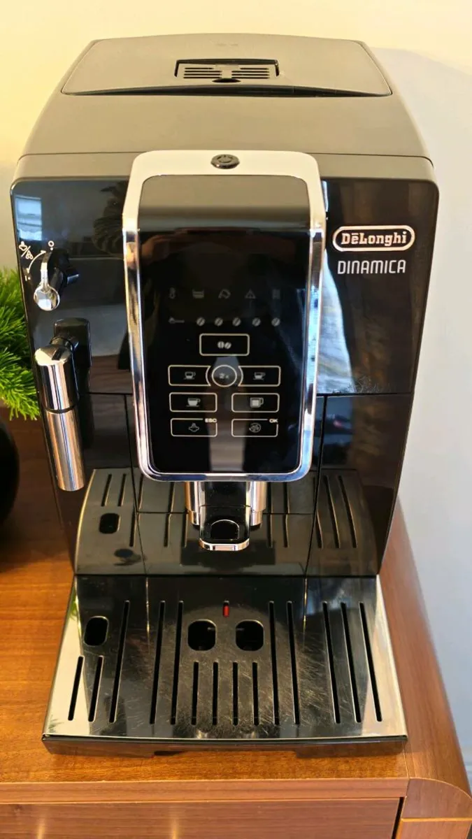 DeLonghi Dinamica coffee machine - Image 1