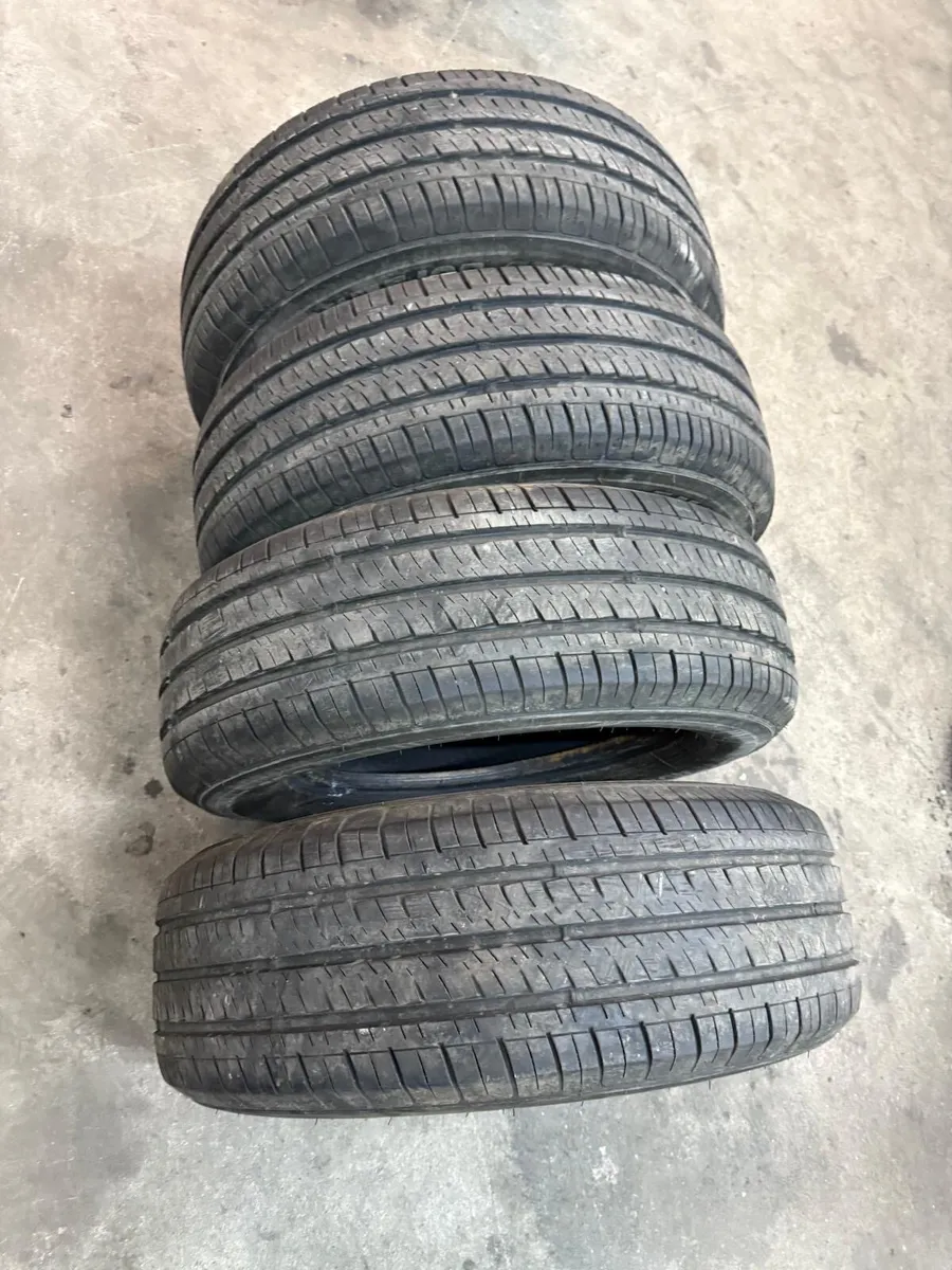 Tyres 235/ 65 R16 C - Image 2