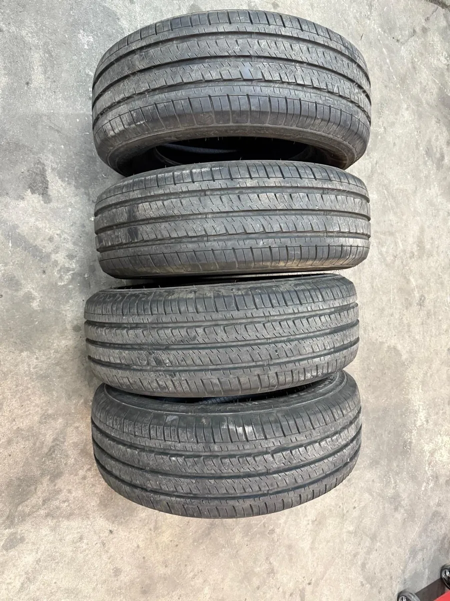 Tyres 235/ 65 R16 C - Image 4