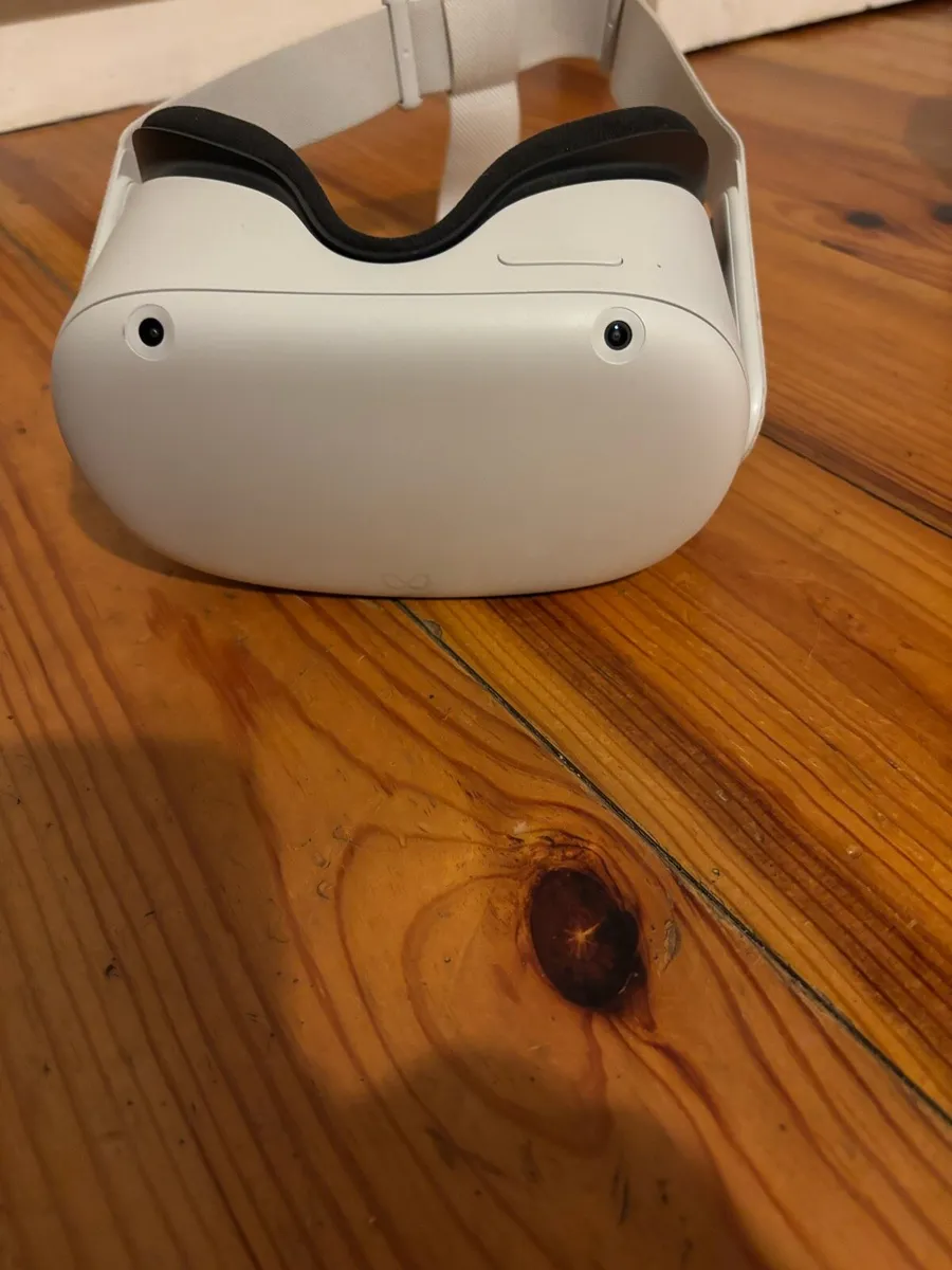 Meta Quest 2 - Image 2