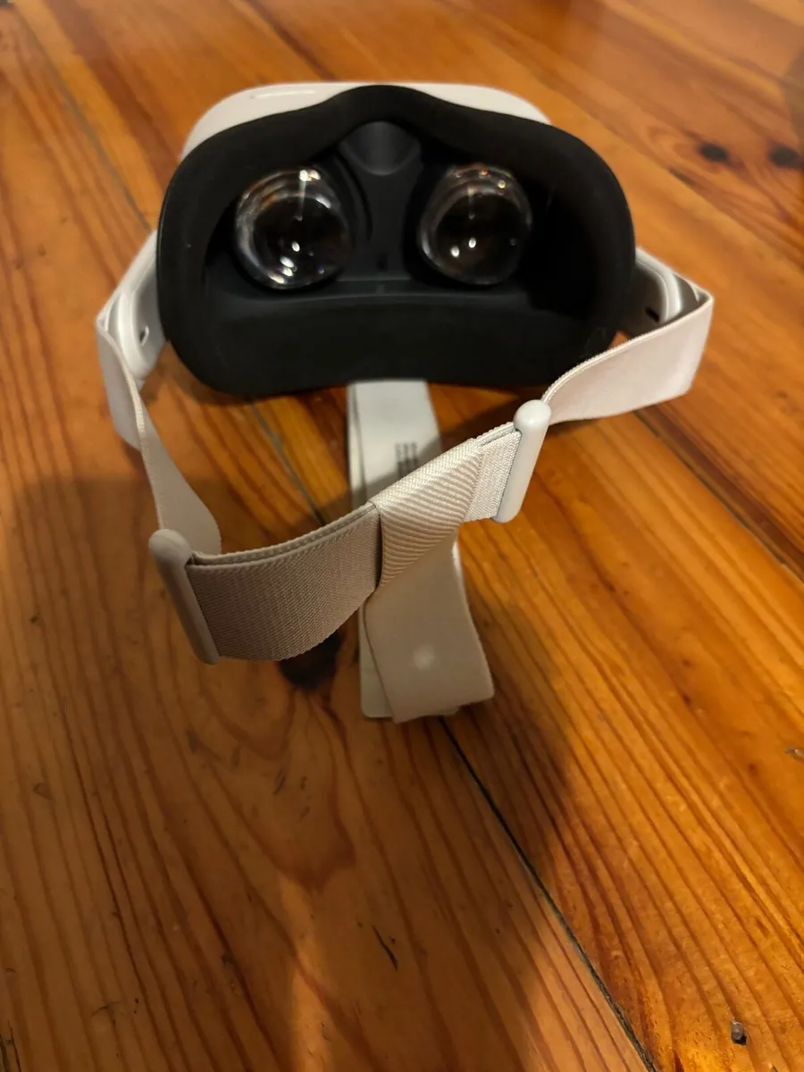 Meta Quest 2 - Image 3