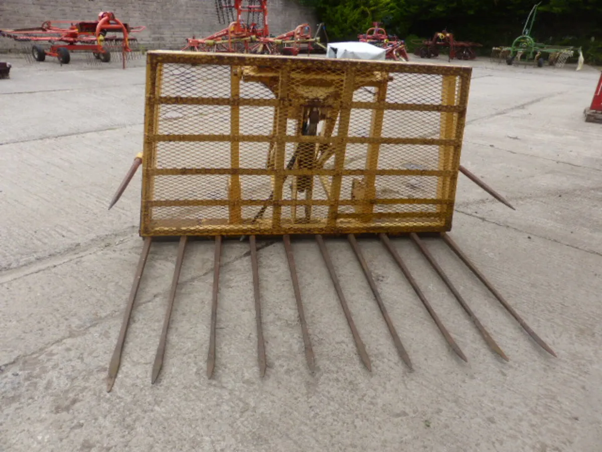 Grays Push Off Buckrake - Image 2