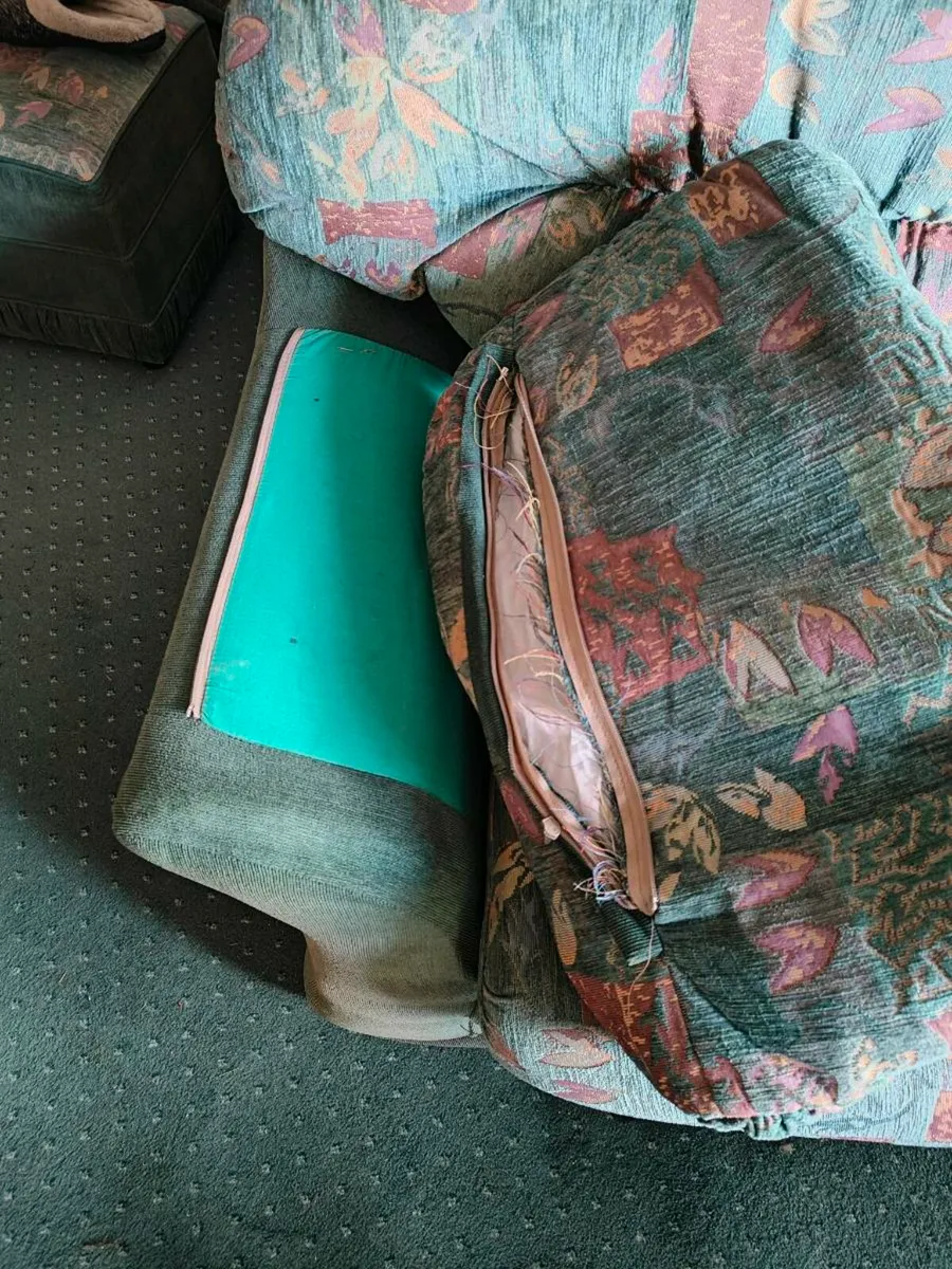 3 Seater Sofa and two Single  arm chairs - Image 3