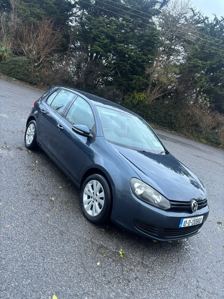 2010 Volkswagen Golf - Image 2