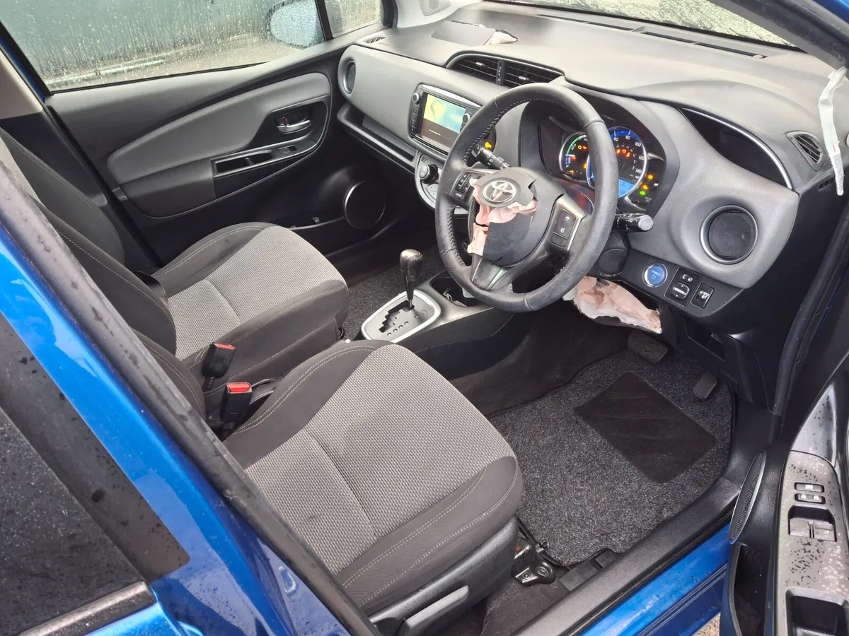162 Toyota Yaris  Hybrid  Automatic - Image 4