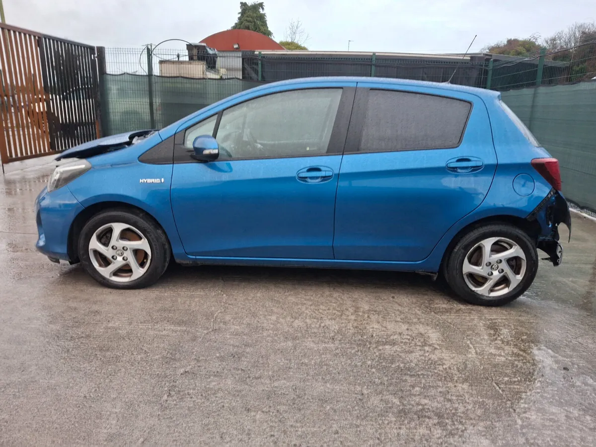162 Toyota Yaris  Hybrid  Automatic - Image 3