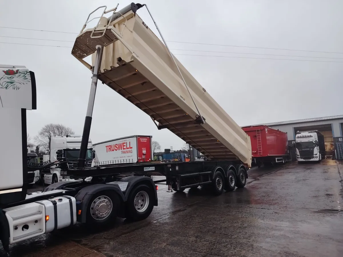 2017 Steel Aggregate Tipping Trailer auto cover - Image 3