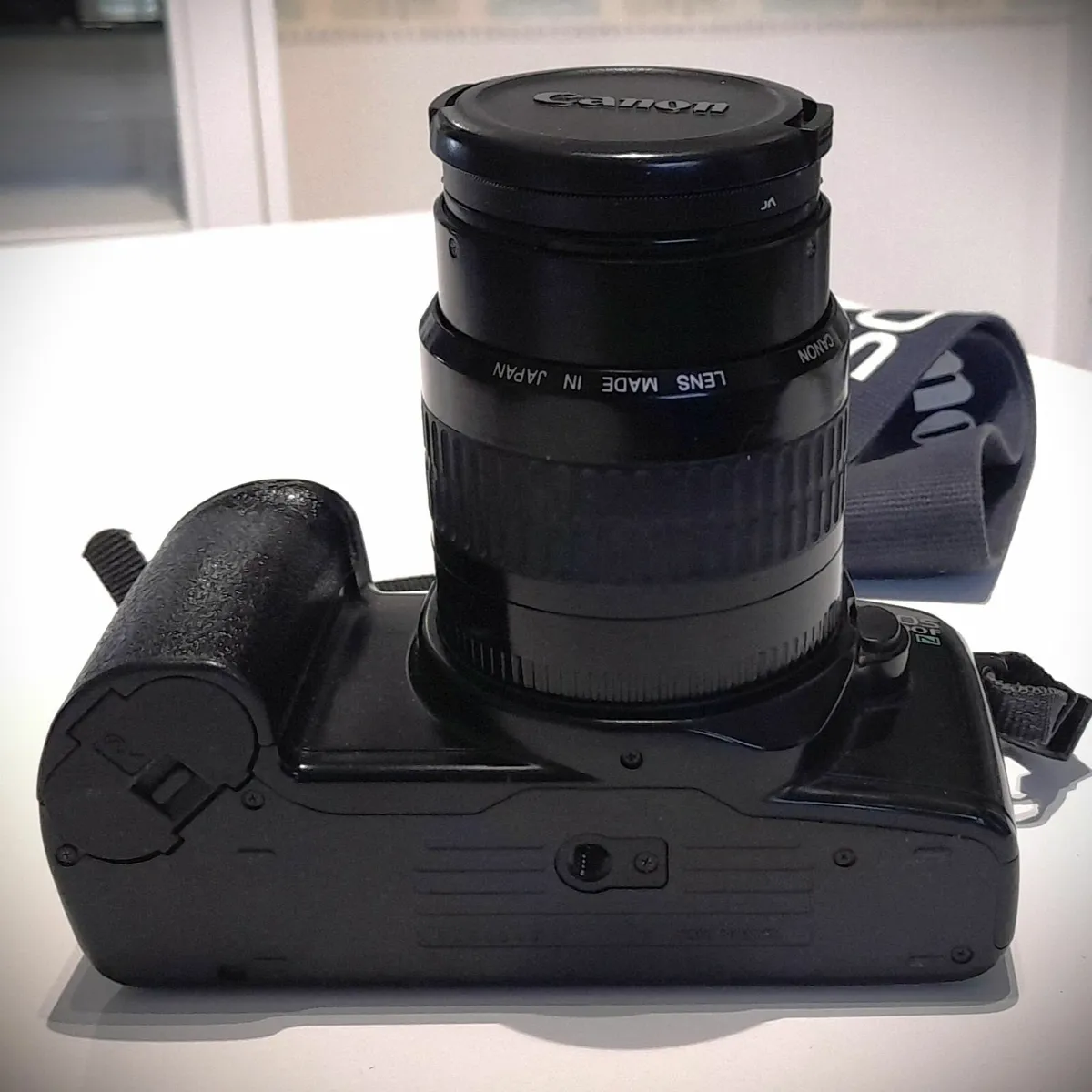 Canon EOS 1000FN with Canon EF 35-80mm Zoom Lens - Image 3