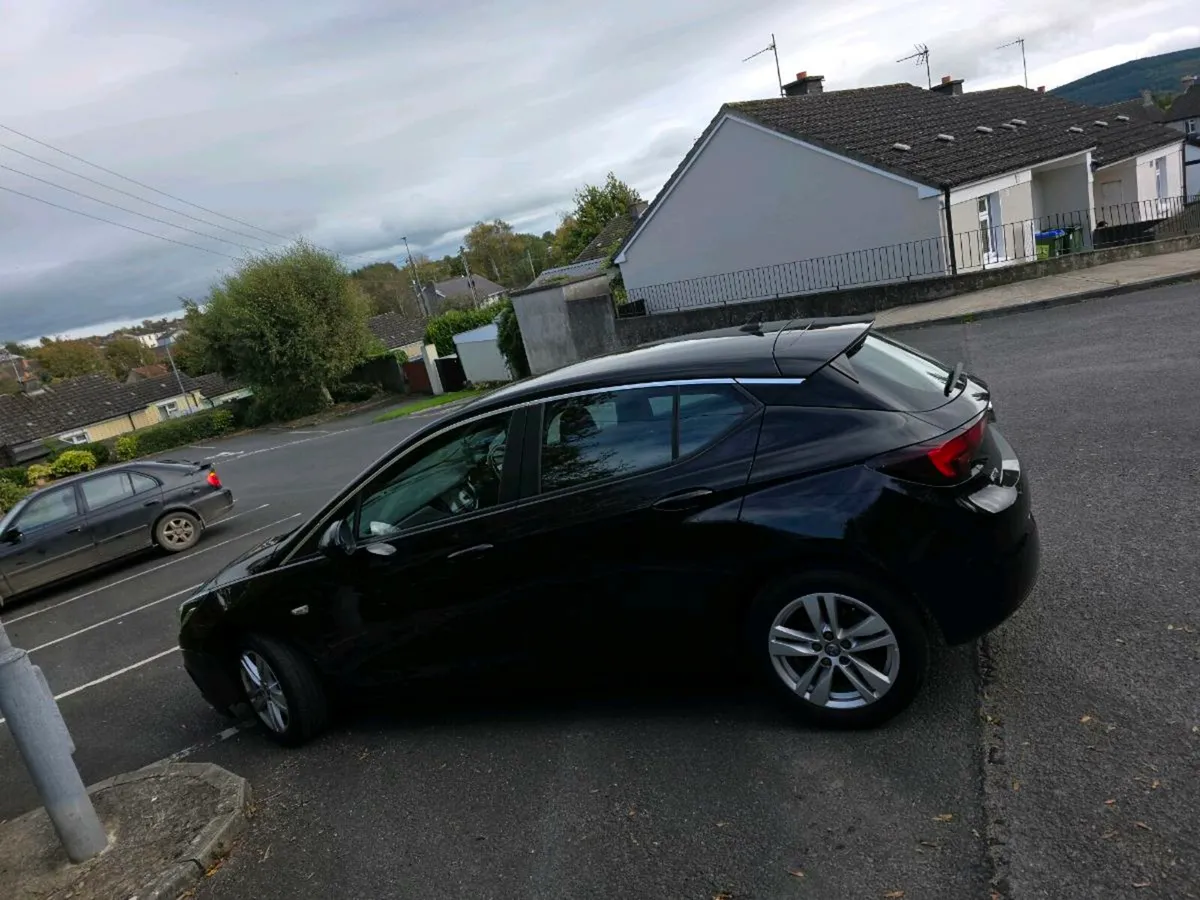 Opel astra 2017 1.6diesel new nct 05/27 tax 08/26 - Image 4