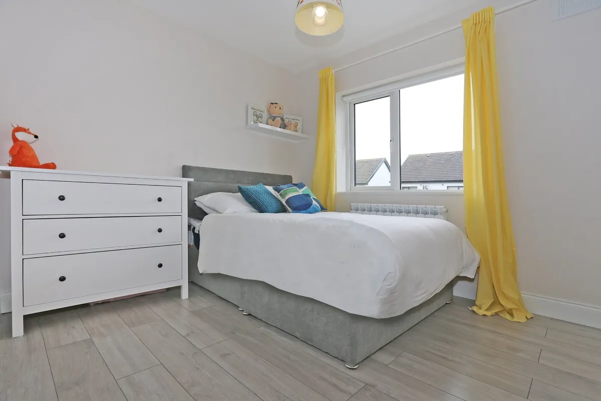 Double bed with storage - Image 2