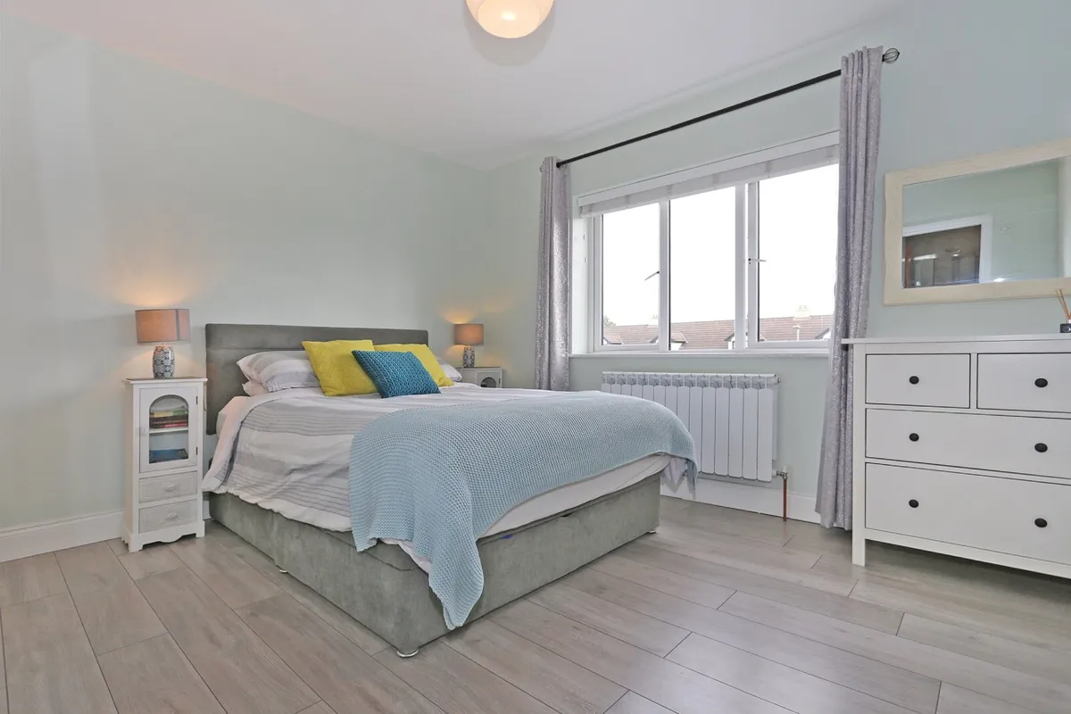 Double bed with storage - Image 3