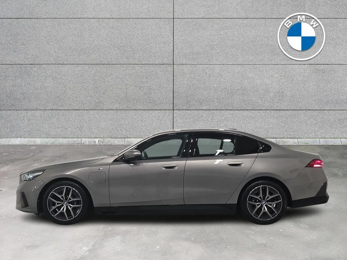 BMW 5-Series 530e M Sport Saloon - Image 4