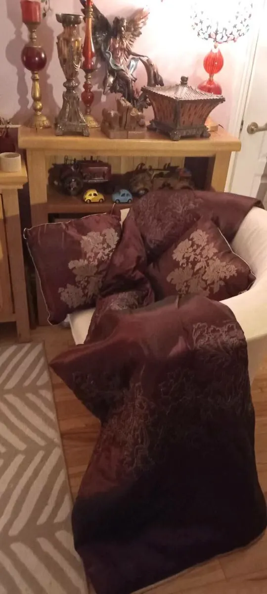 Queen Bed Throw - Image 1