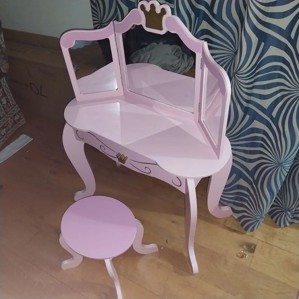 Pink Dressing Table with Tri-Folding Removable Mirror and Stool | Vanity Unit - Image 3