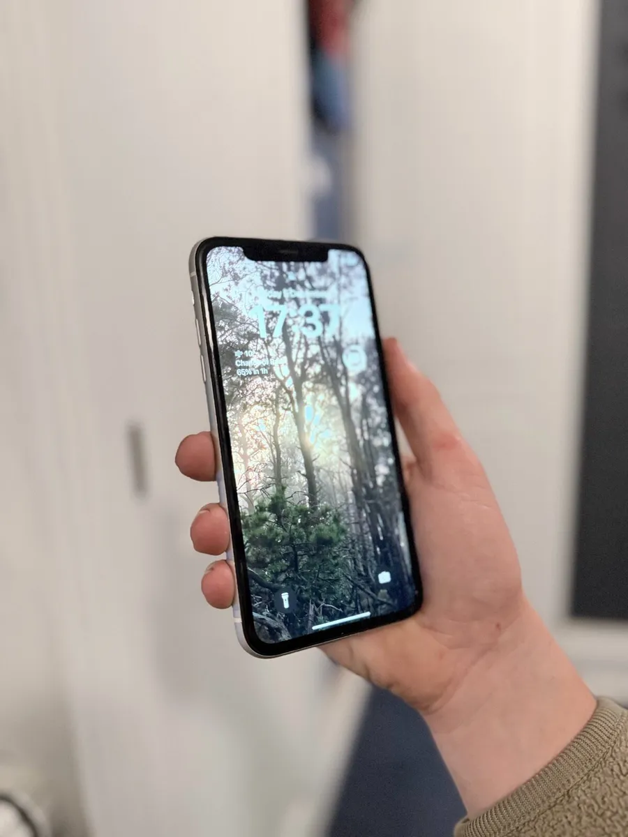 iPhone 11 128gb - mint condition - Image 1