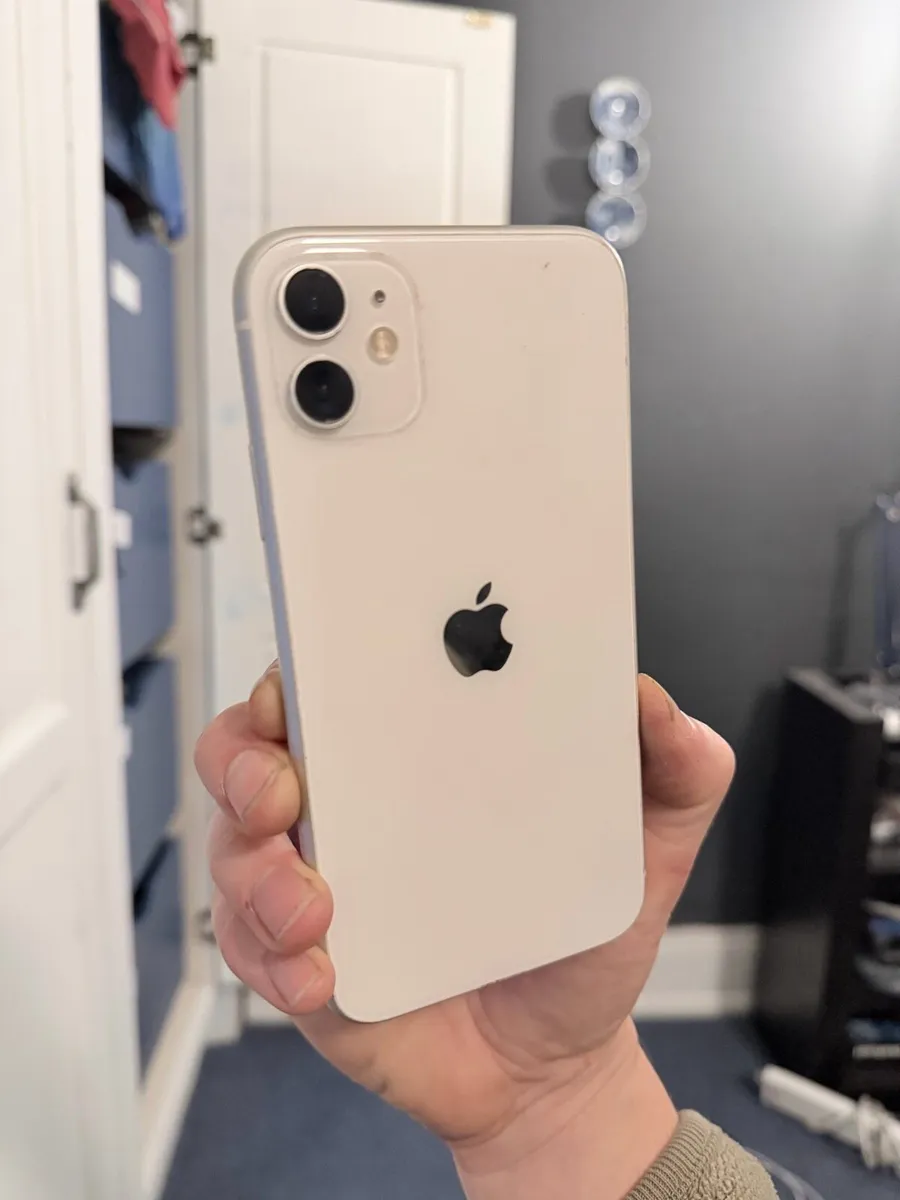 iPhone 11 128gb - mint condition - Image 2