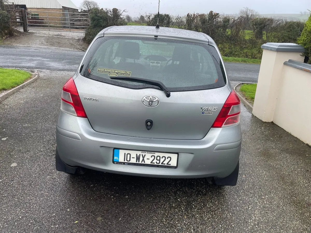 10 Toyota Yaris 1.3  vvti auto - Image 2