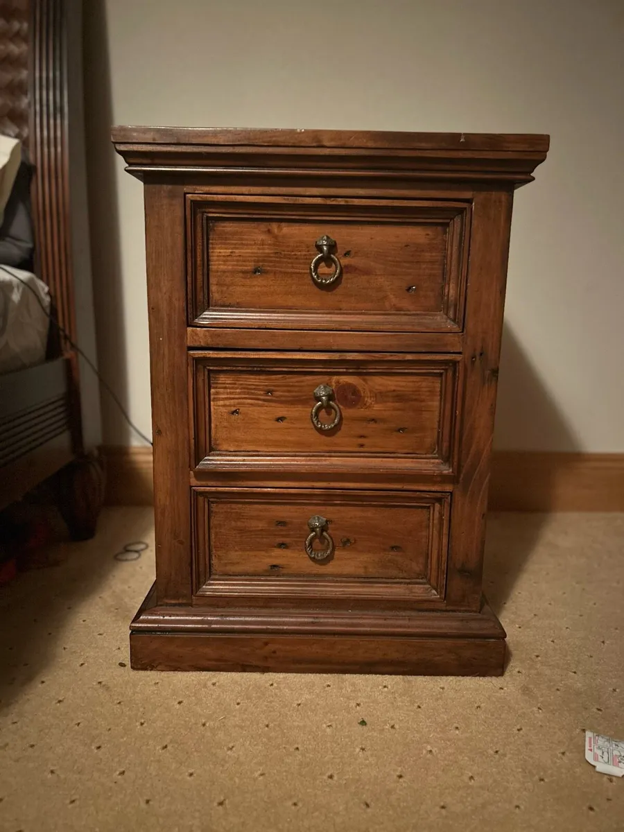 Double Bed & 2 bedside lockers - Image 3