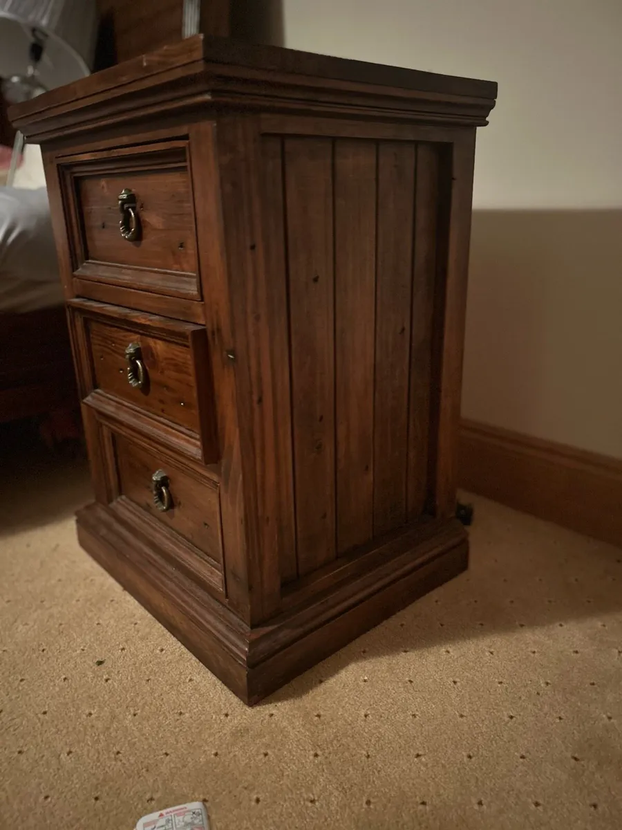 Double Bed & 2 bedside lockers - Image 4