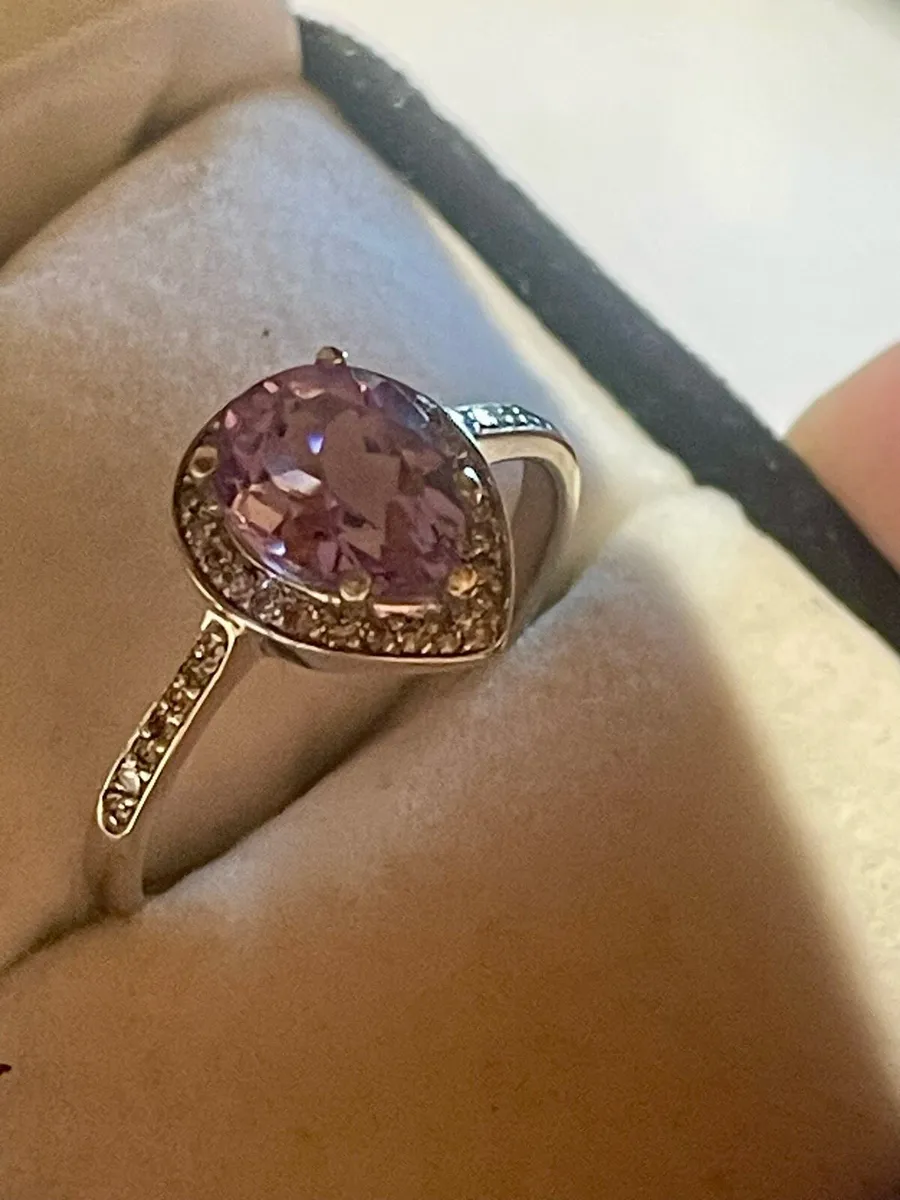9ct  Amethyst White gold Ring - Image 1