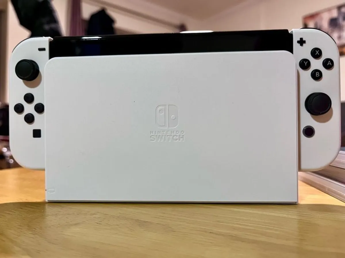 Nintendo Switch Oled - Image 2