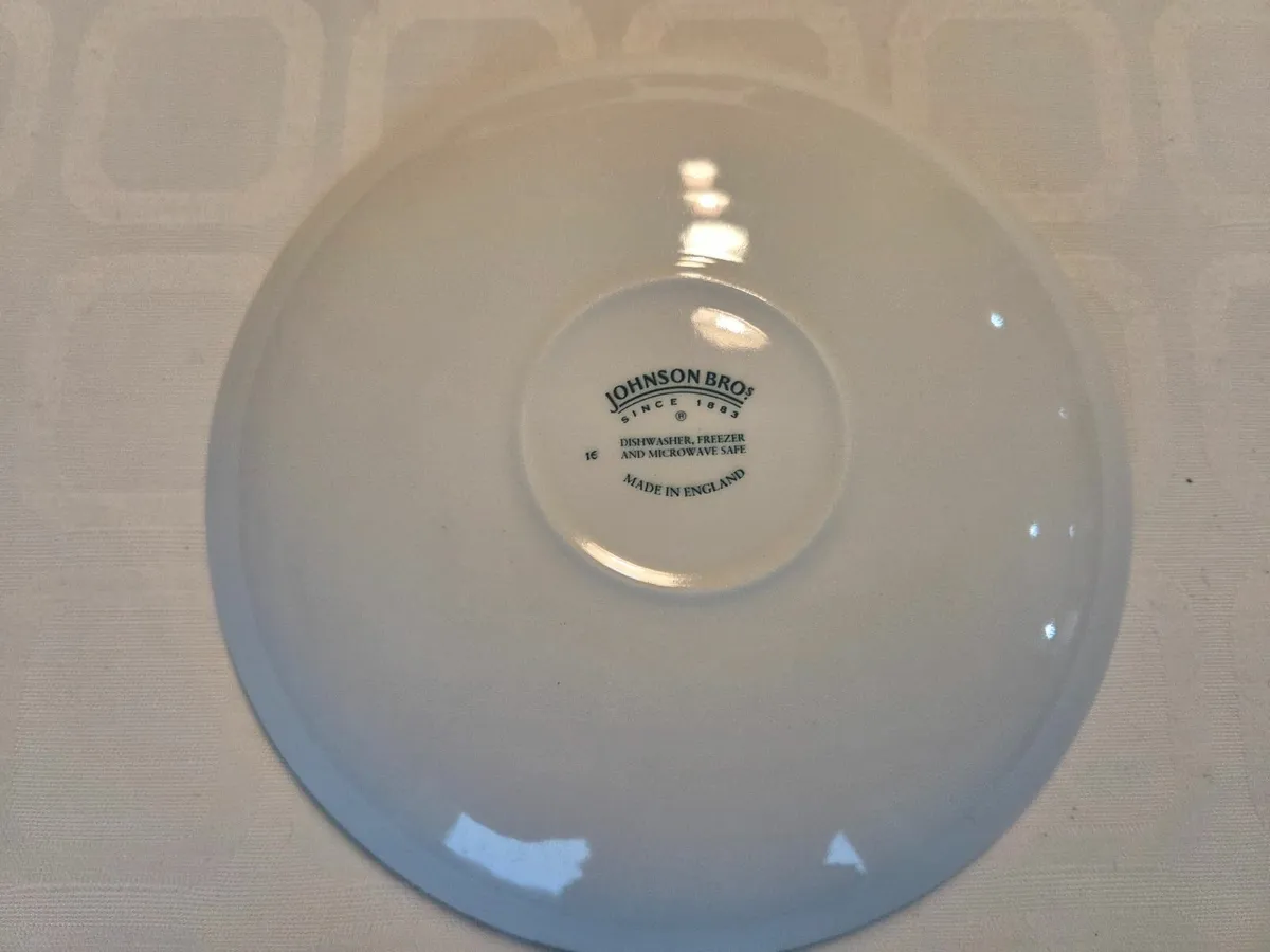 ASSORTED JOHNSON BROS. TABLEWARE - Image 2