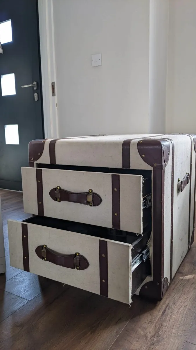 Square chest of drawers - Image 1