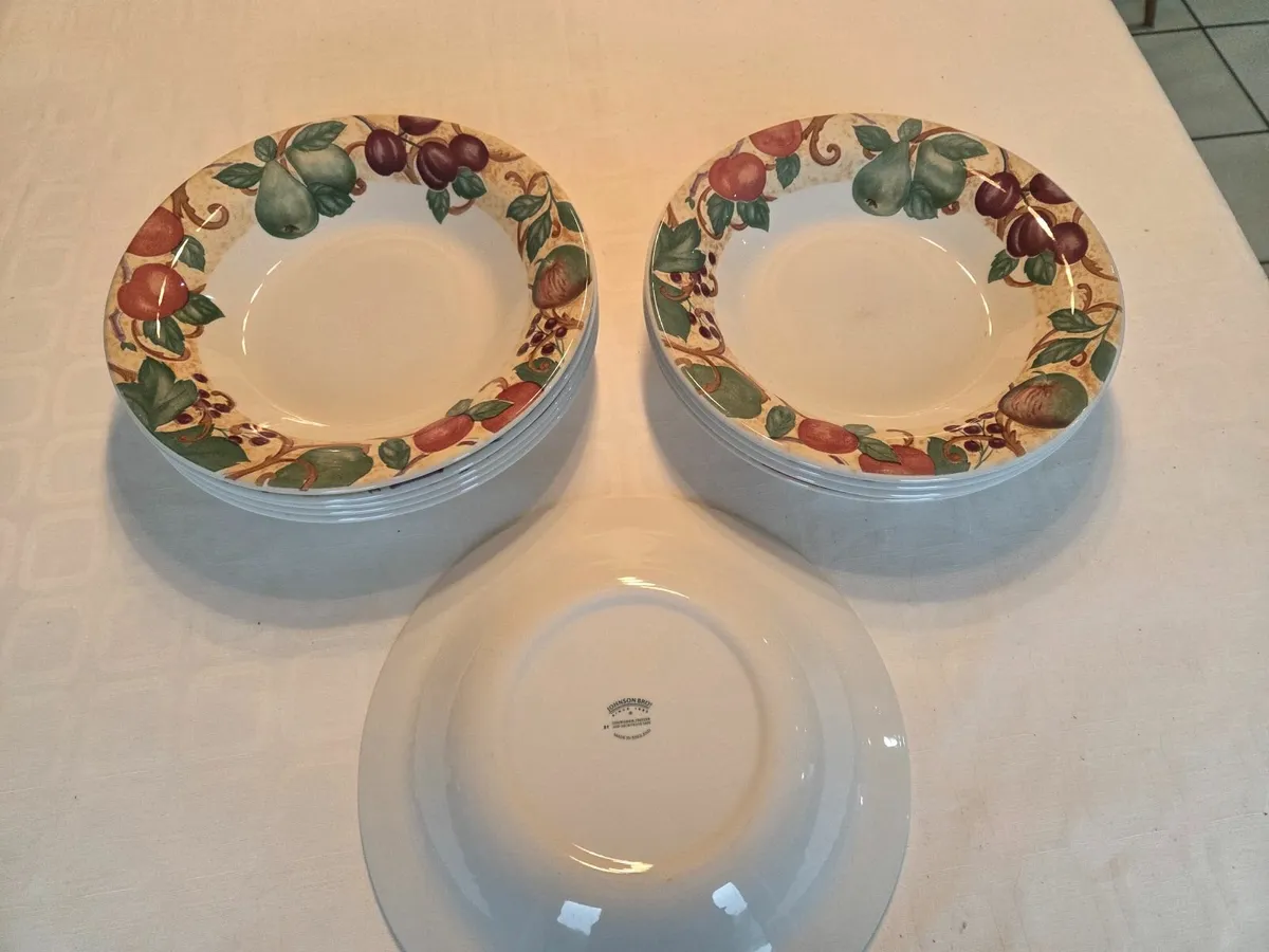 ASSORTED JOHNSON BROS. TABLEWARE - Image 3