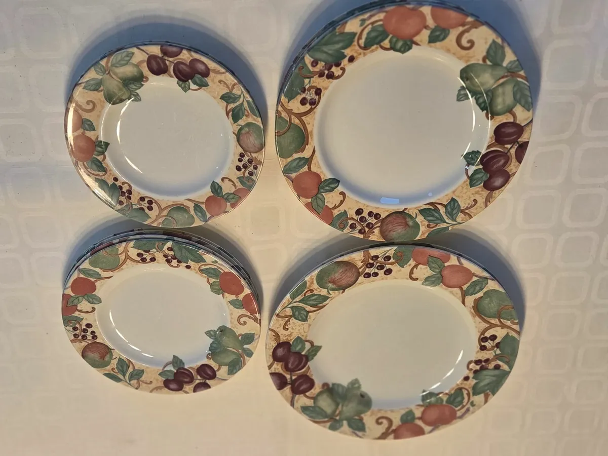 ASSORTED JOHNSON BROS. TABLEWARE - Image 4
