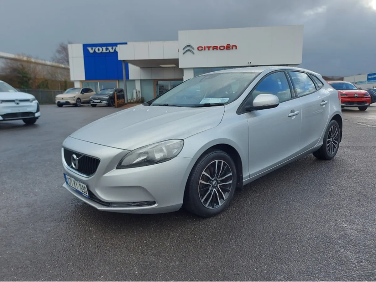 Volvo V40 D2 MOMENTUM ED 5DR - Image 1