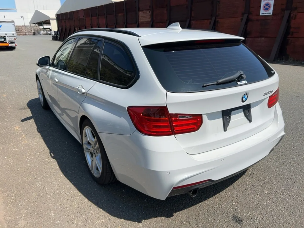 BMW 3-Series M-SPORT 320D TOURING 2.0 DIESEL AUTOM - Image 2