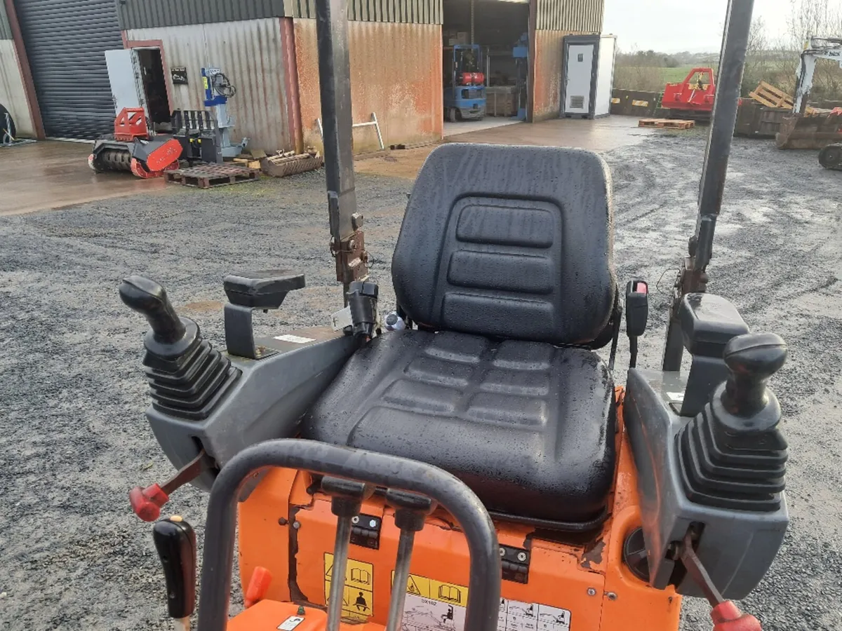 Doosan DX10 micro digger - Image 4