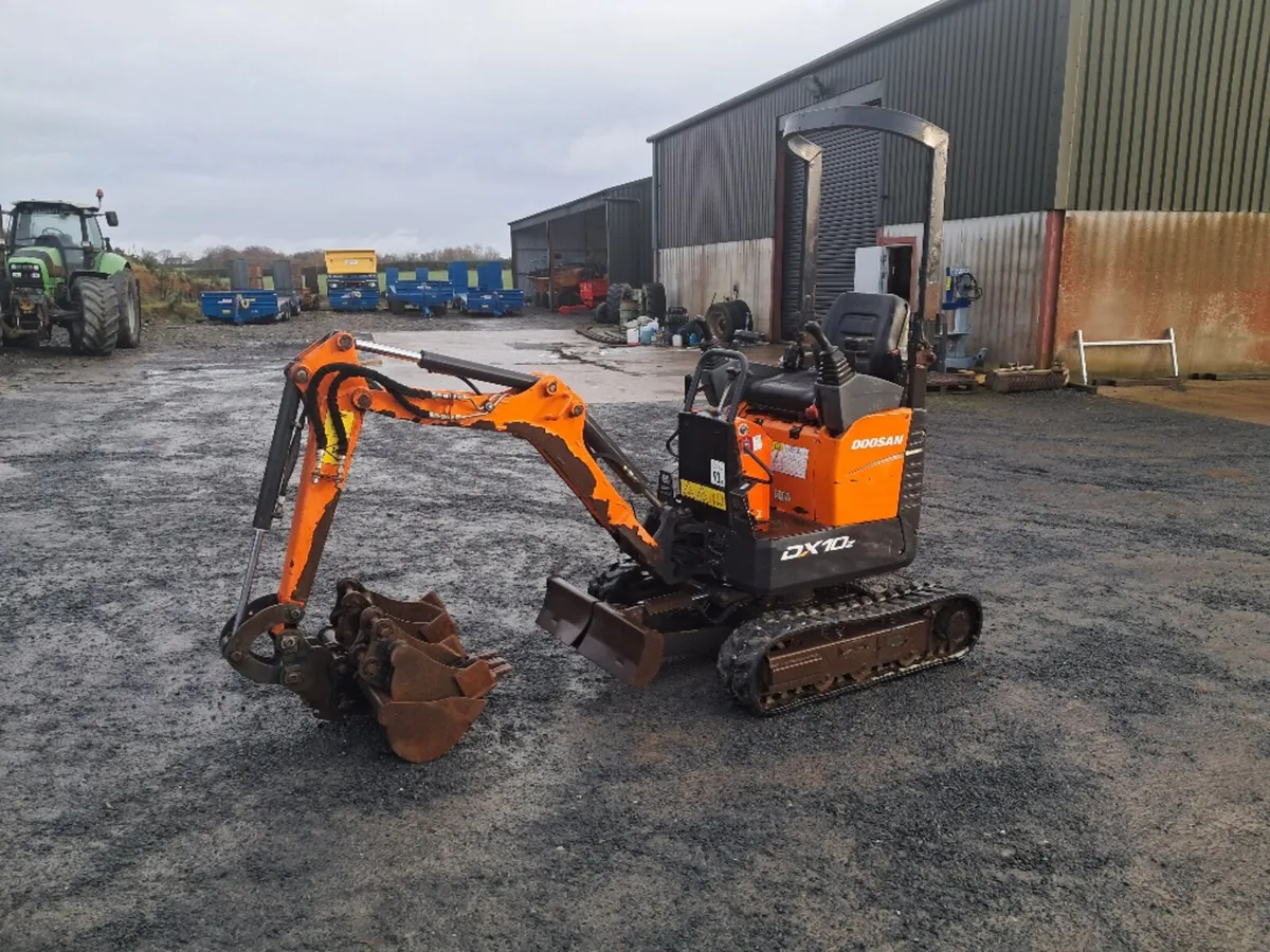 Doosan DX10 micro digger - Image 1