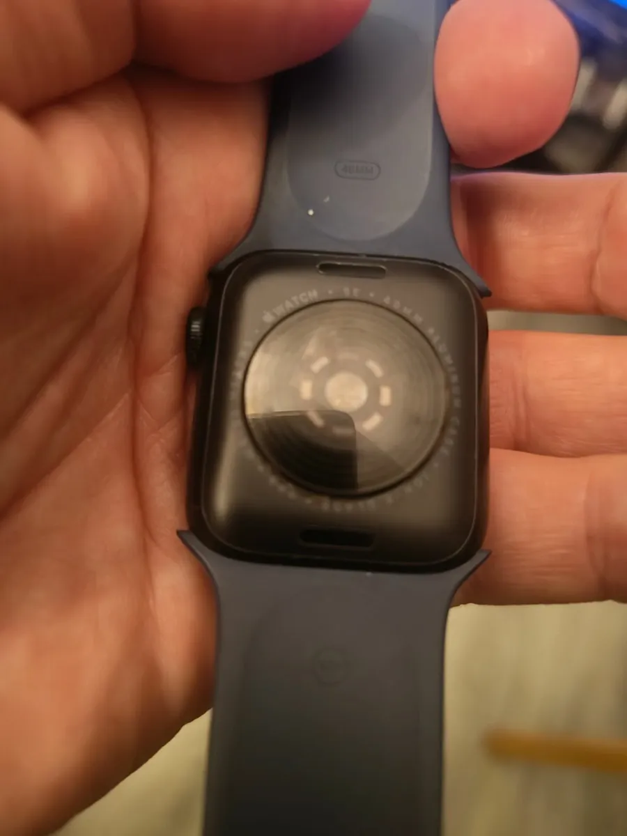 Genuine Apple watch SE - GPS 40mm - Image 3
