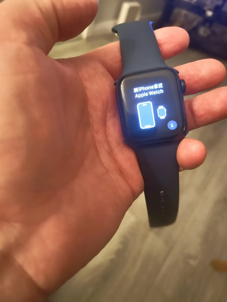 Genuine Apple watch SE - GPS 40mm - Image 1