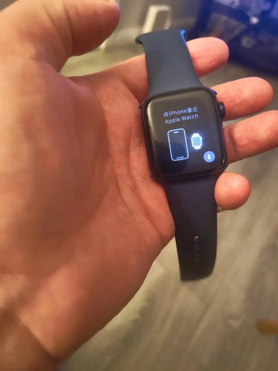 Genuine Apple watch SE - GPS 40mm - Image 2