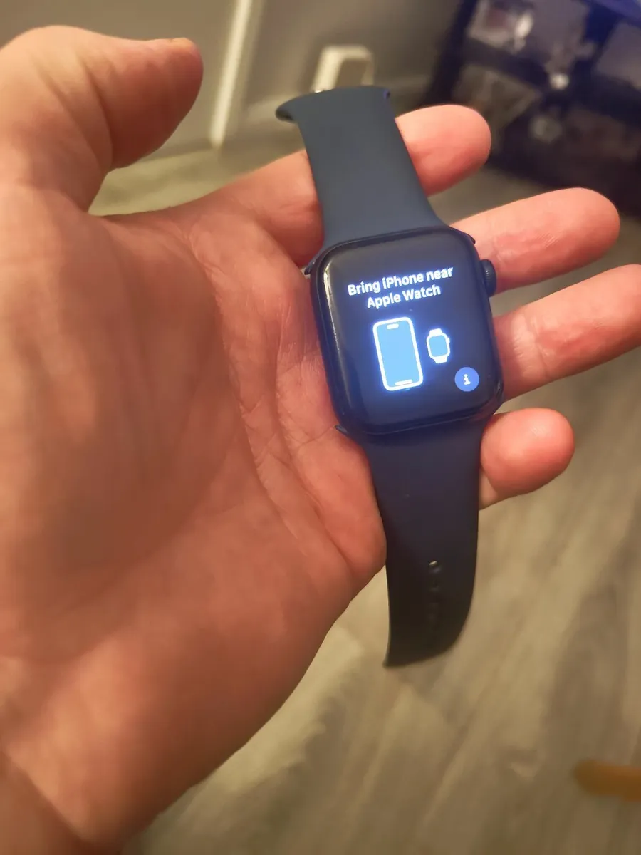 Genuine Apple watch SE - GPS 40mm - Image 4