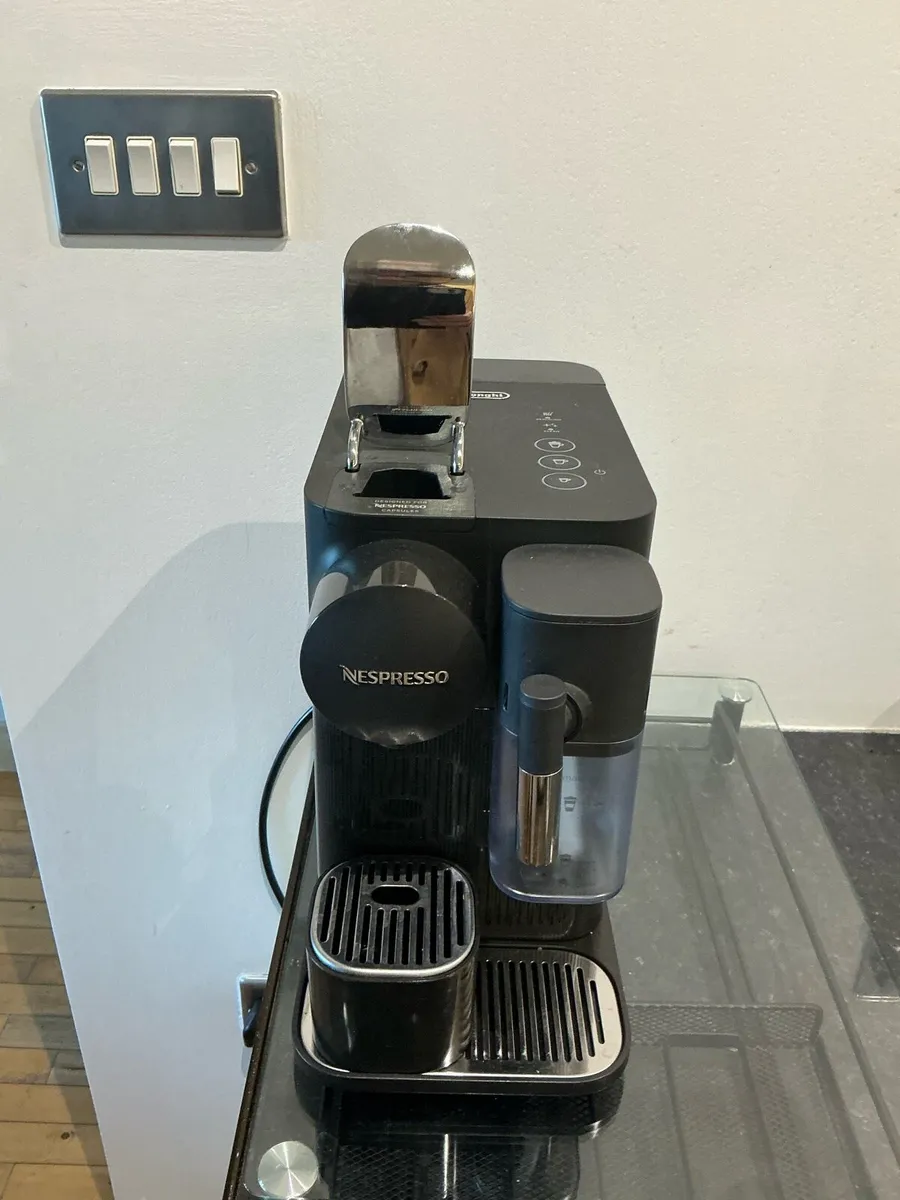 Delonghi lattissima one nespresso coffee machine - Image 2