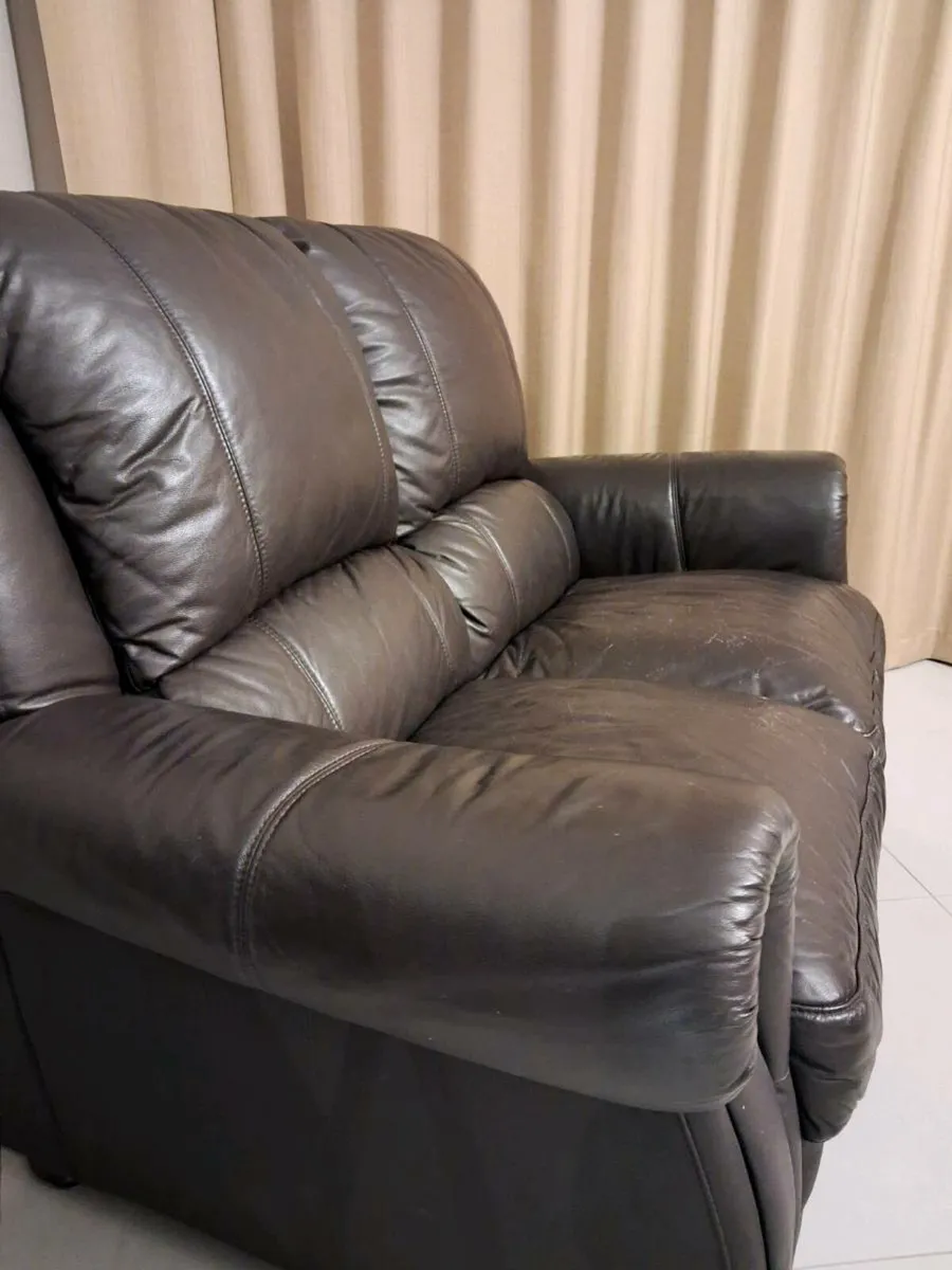 2 seater leather couch - Image 1