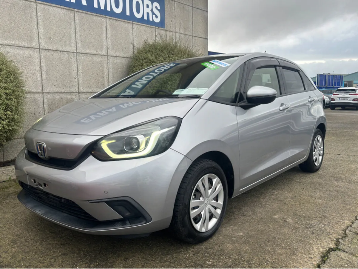 Honda Fit AUTOMATIC HYBRID 1.5 PETROL //KEYLESS EN - Image 4