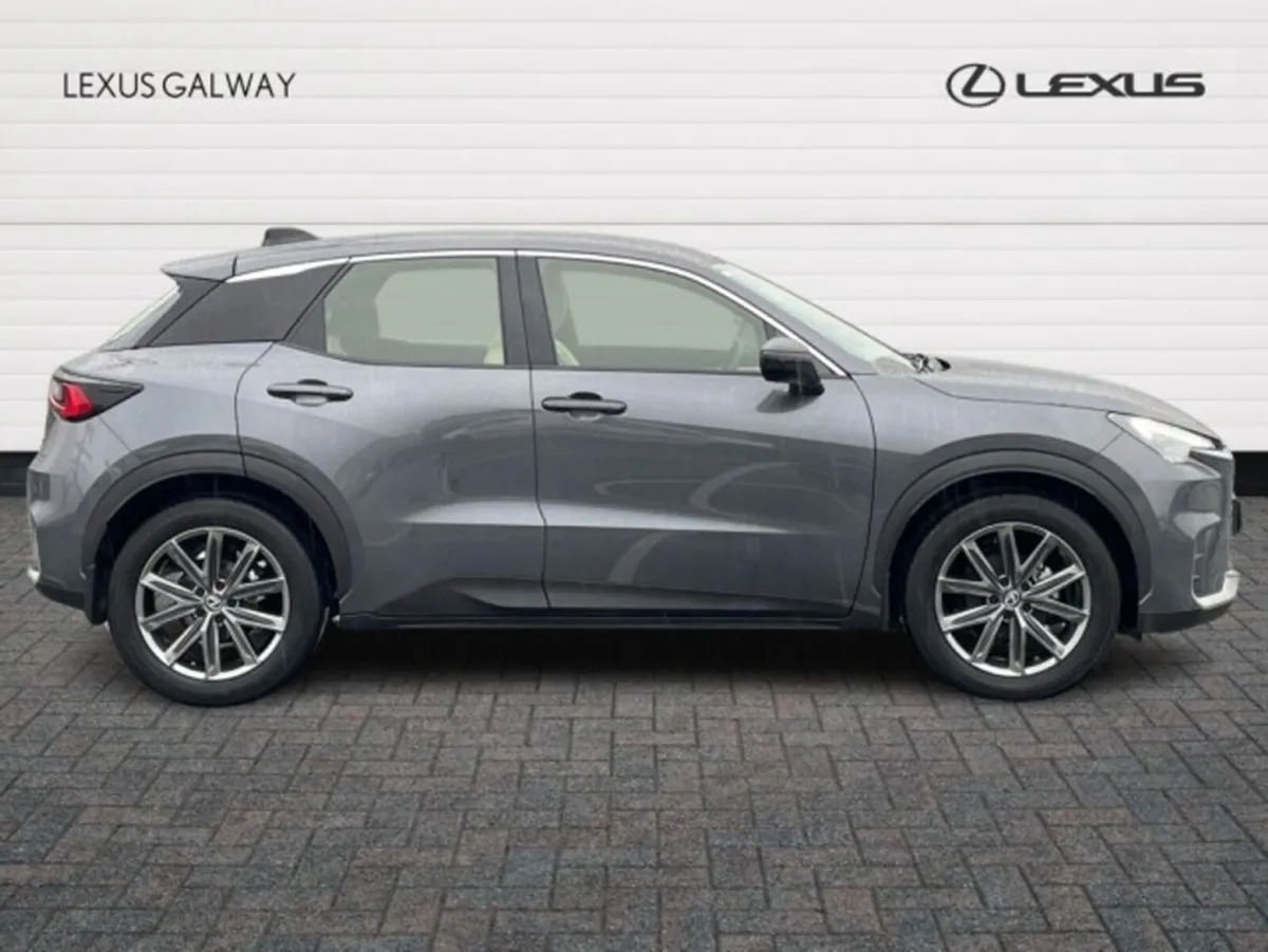 Lexus LBX LBX 1.5H ELEGANT // Remote Central Locki - Image 3