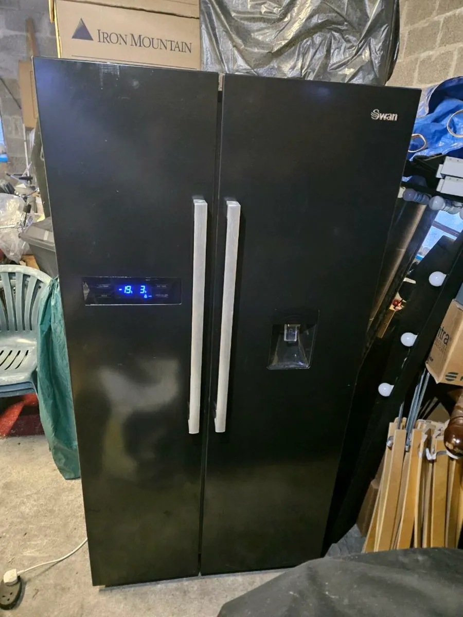 Swan fridge frezzer - Image 1