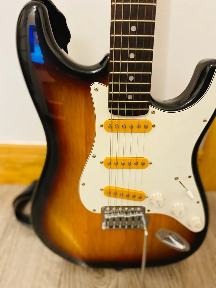 Electric guitar - Image 2